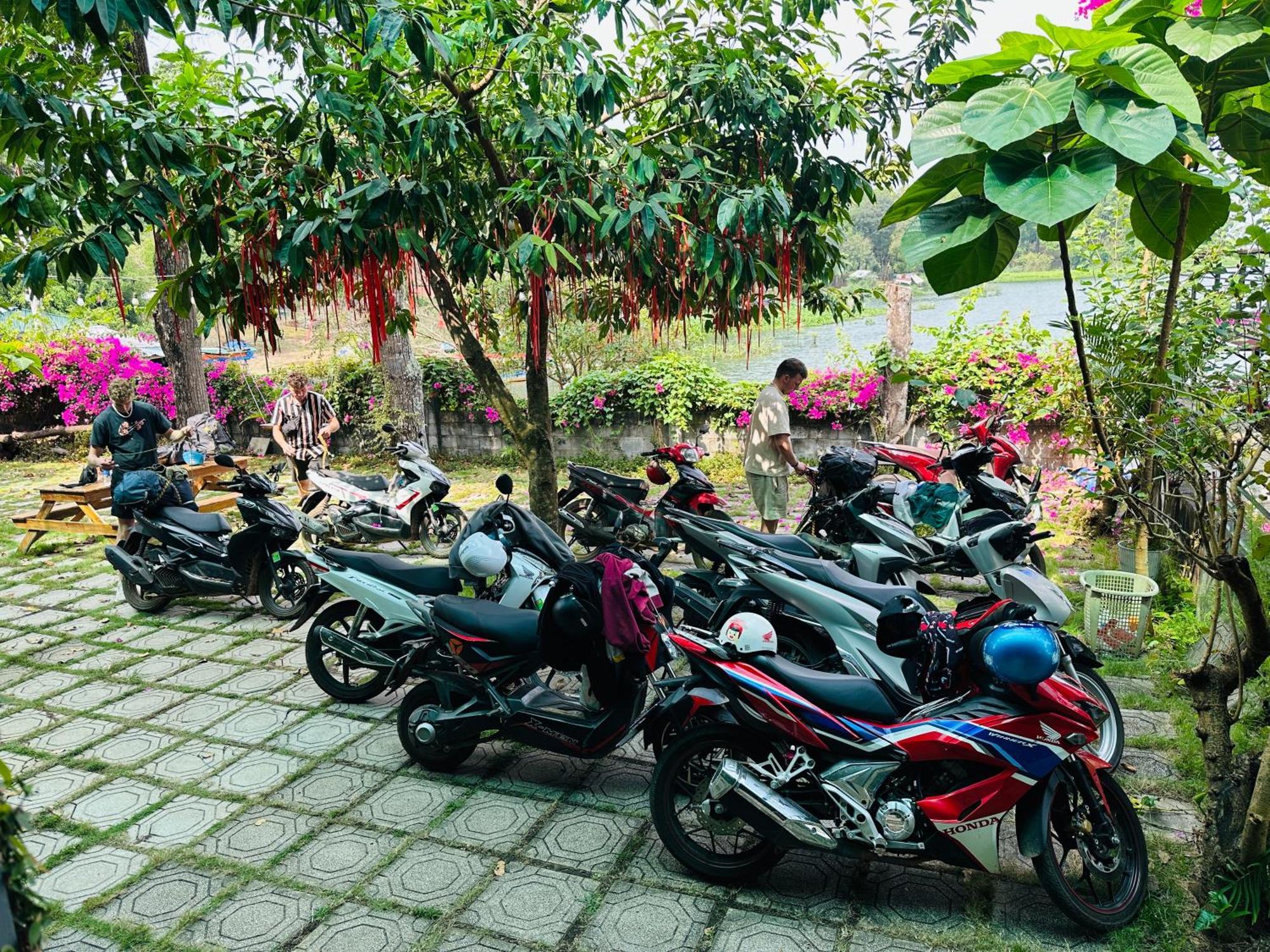 Ben Ho Homestay Xa Gia Tan Buitenkant foto